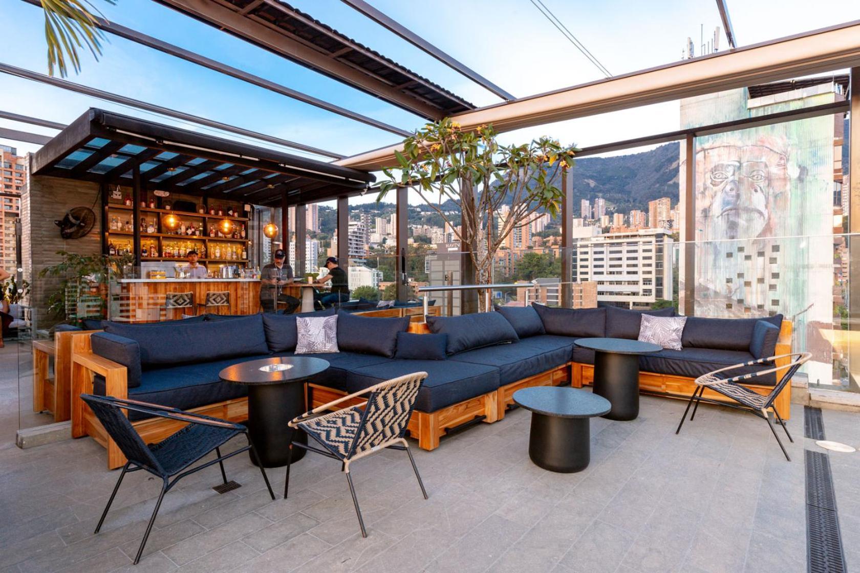 Hotel Marquee ميديلين المظهر الخارجي الصورة The Sky Bar