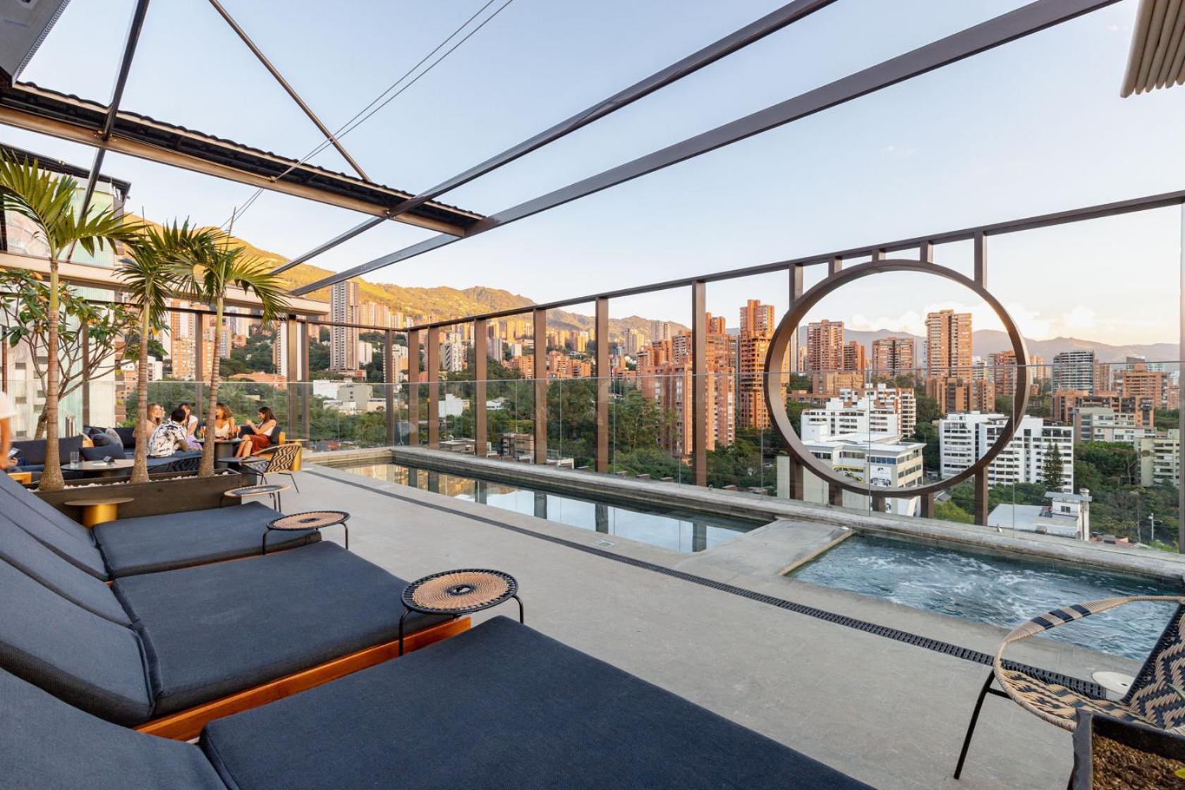 Hotel Marquee ميديلين المظهر الخارجي الصورة Rooftop pool at the Four Seasons Hotel