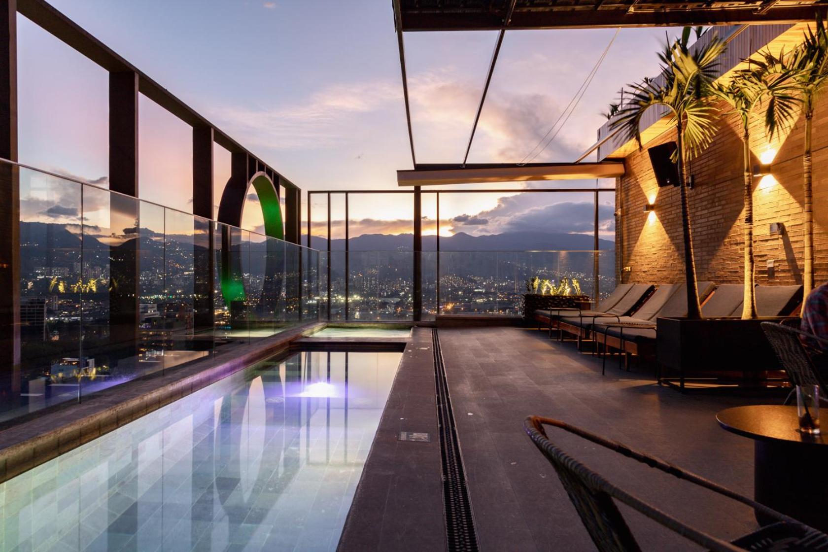 Hotel Marquee ميديلين المظهر الخارجي الصورة The Sky Bar